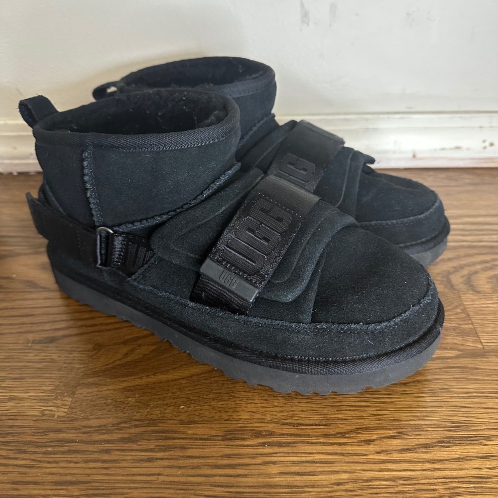 UGG‎ Classic Ultra Mini Hybrid Strap Short Boots in Black Size 9 - Picture 7 of 11